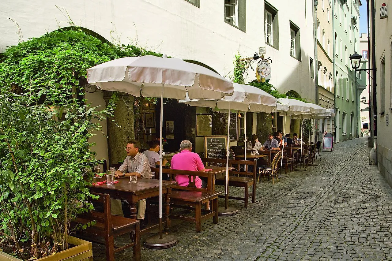 ****  Restaurant Dicker Mann Hotel Zum Blauen Krebs Regensburg Germany